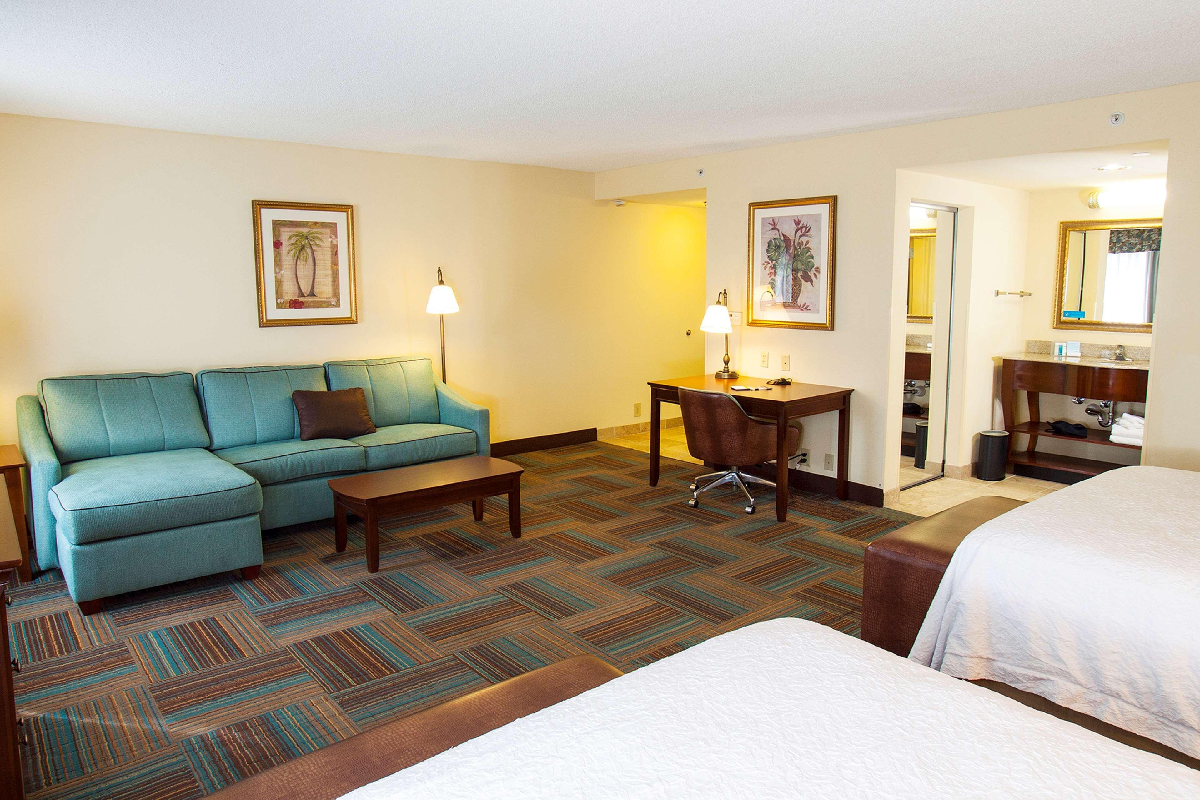 Hampton Inn & Suites Fort Myers-Colonial Boulevard Exterior photo