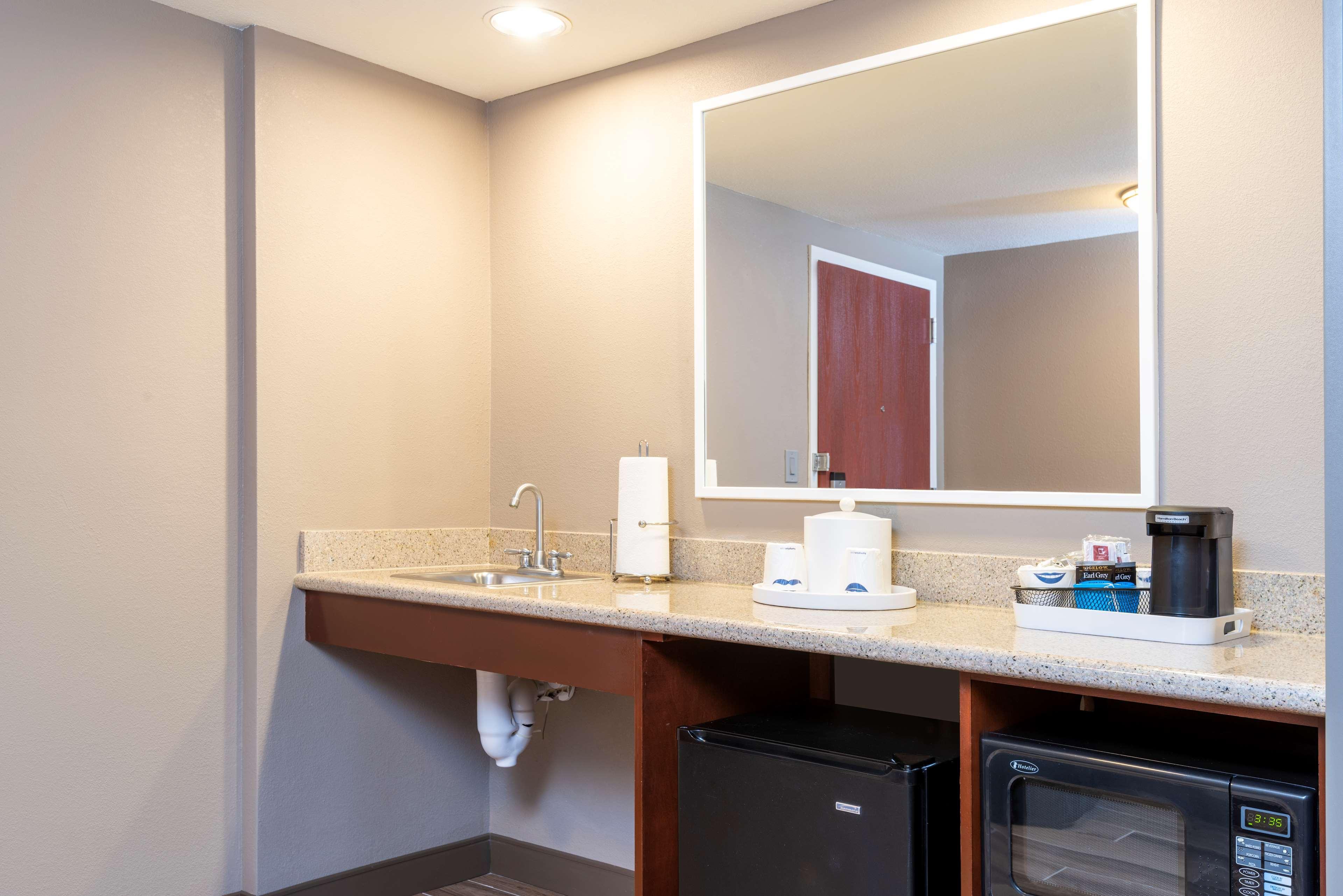 Hampton Inn & Suites Fort Myers-Colonial Boulevard Exterior photo