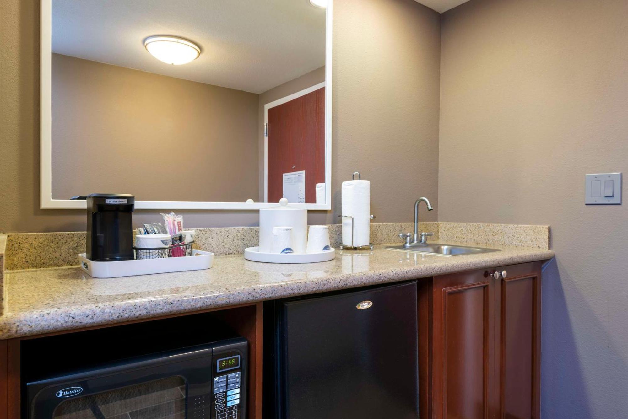 Hampton Inn & Suites Fort Myers-Colonial Boulevard Exterior photo