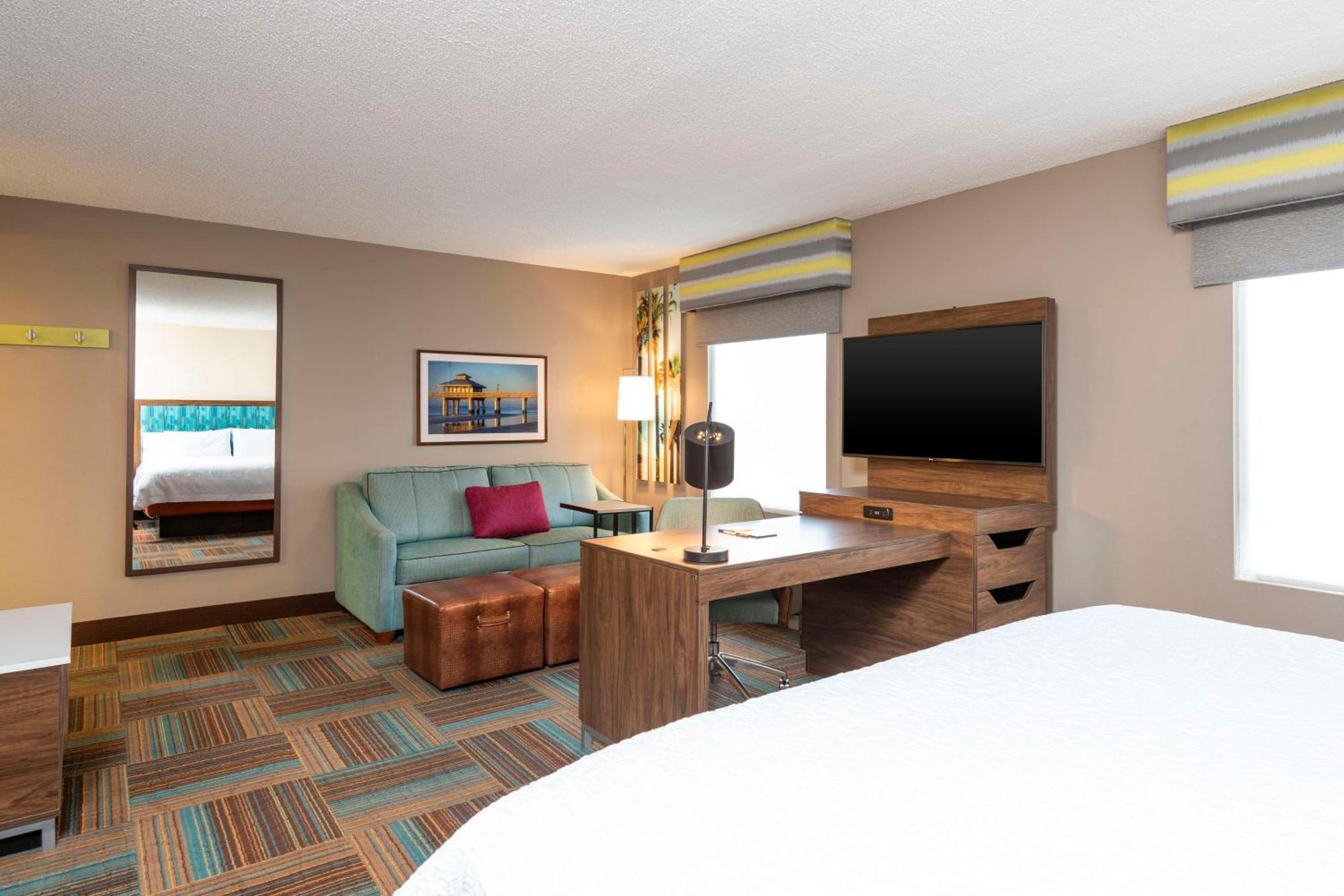Hampton Inn & Suites Fort Myers-Colonial Boulevard Exterior photo