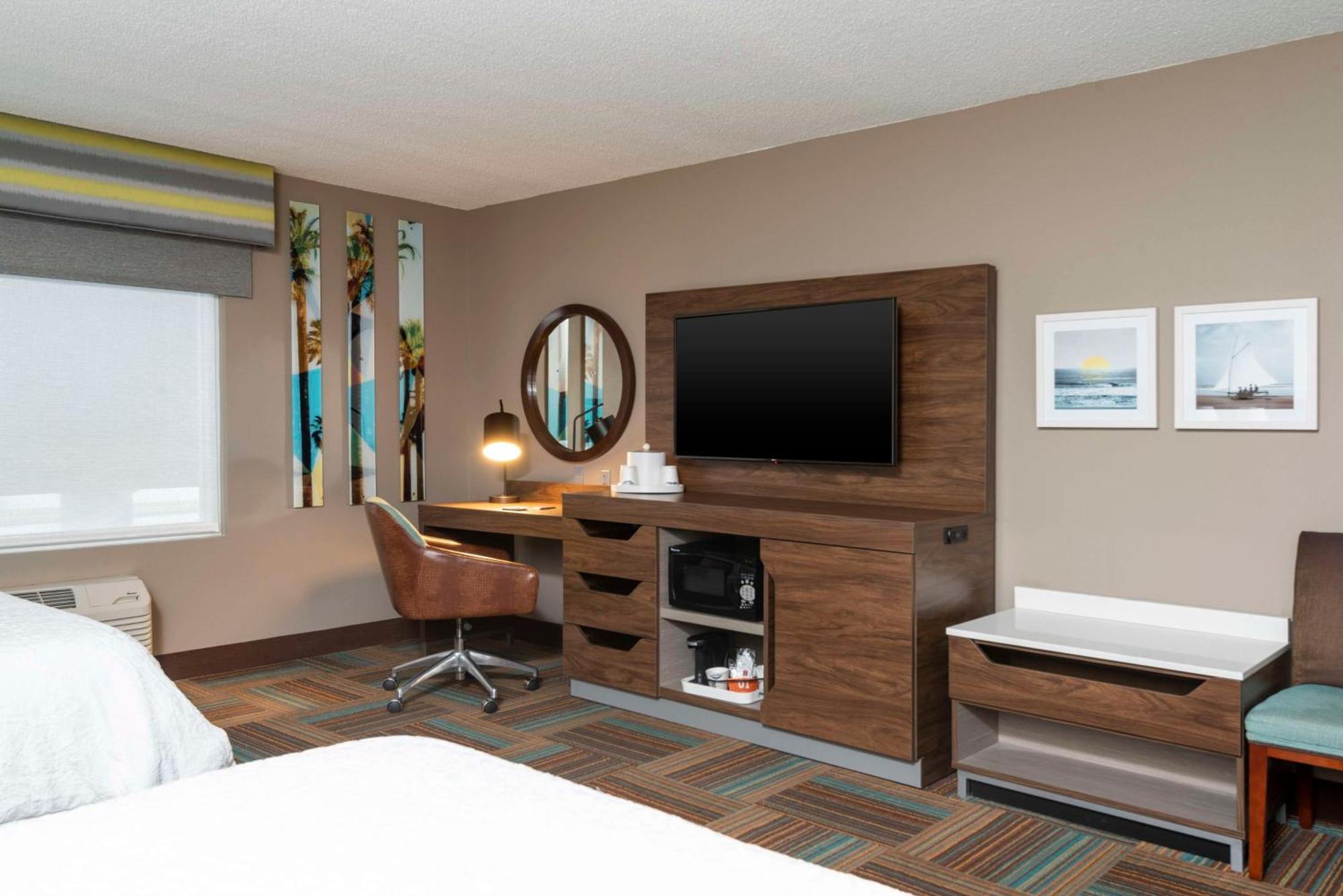 Hampton Inn & Suites Fort Myers-Colonial Boulevard Exterior photo