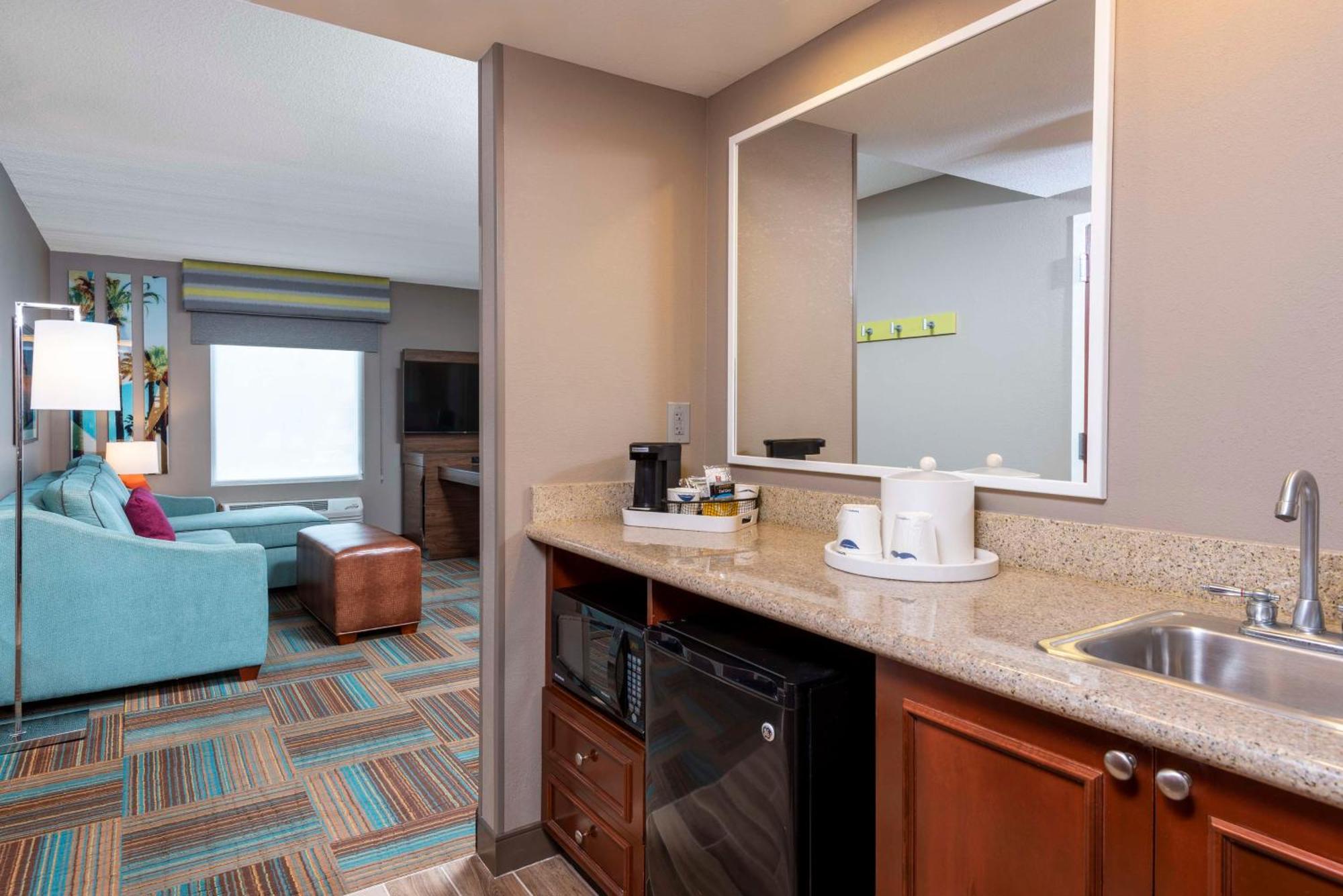 Hampton Inn & Suites Fort Myers-Colonial Boulevard Exterior photo