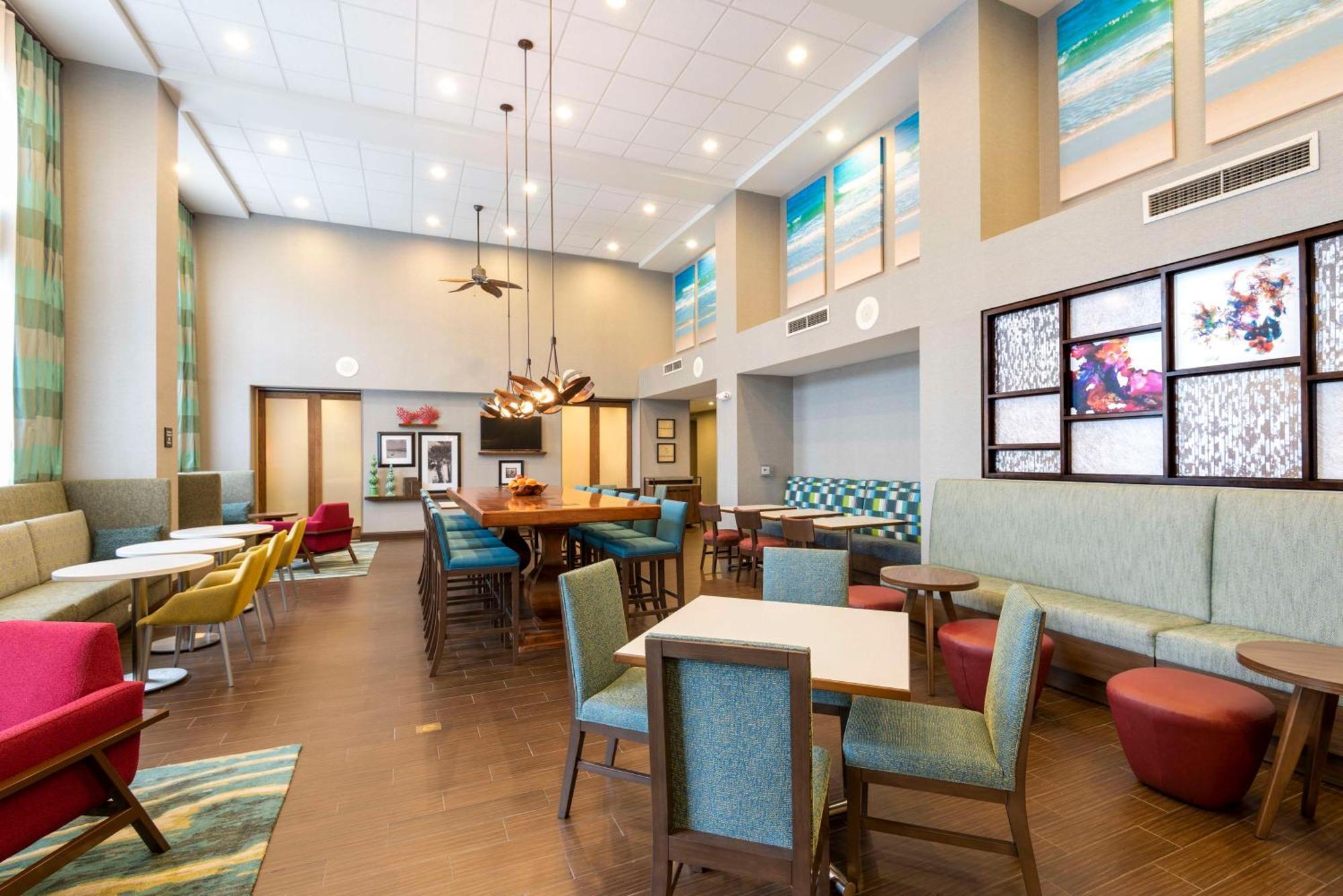Hampton Inn & Suites Fort Myers-Colonial Boulevard Exterior photo
