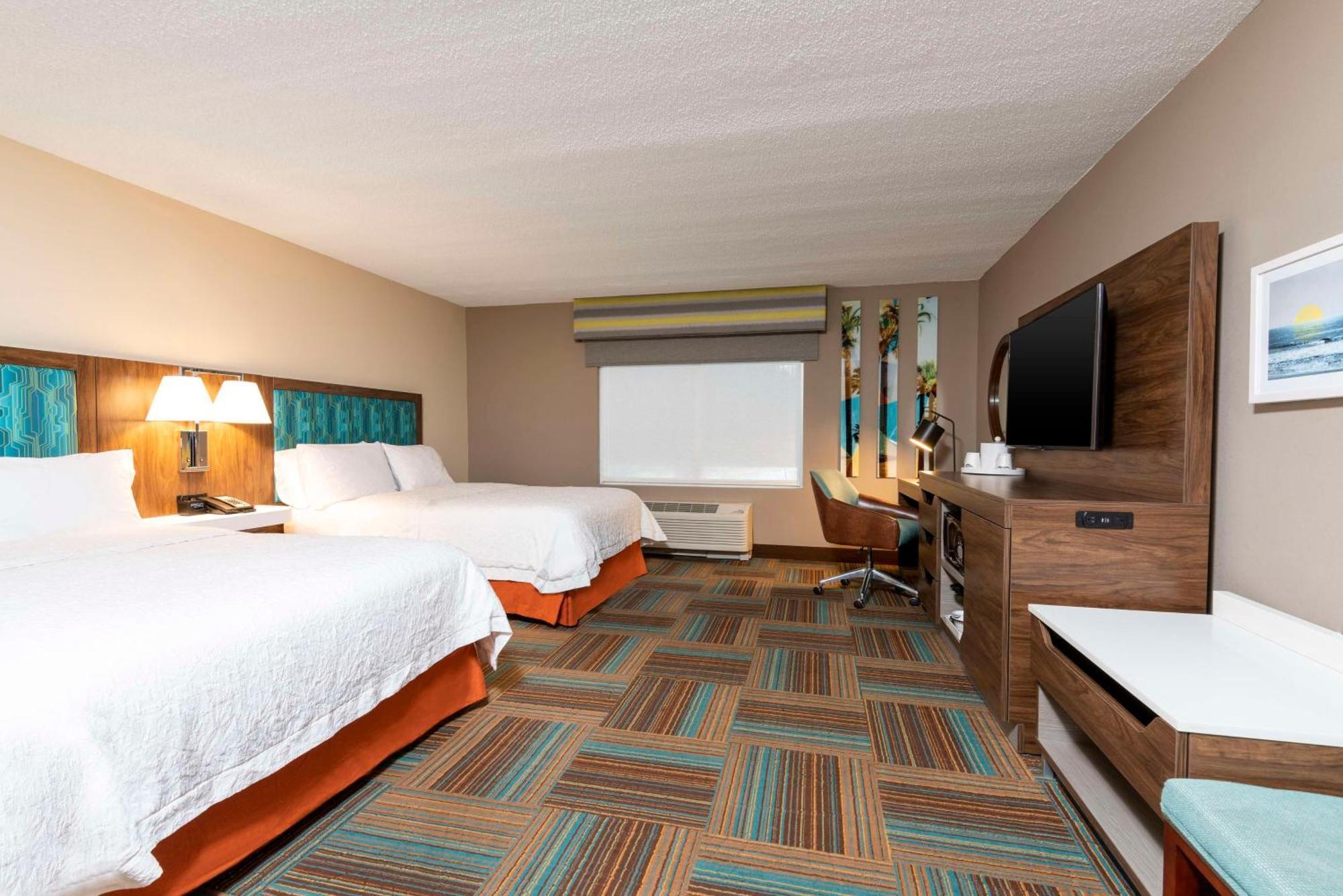 Hampton Inn & Suites Fort Myers-Colonial Boulevard Exterior photo